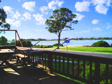 Bridport Seaside Lodge - Lightning Ridge Tourism 1