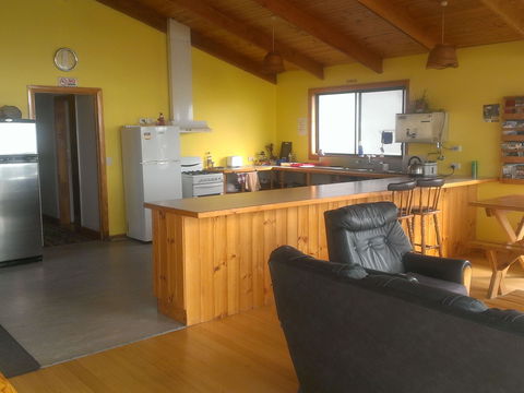 Bridport Seaside Lodge - Lightning Ridge Tourism 4