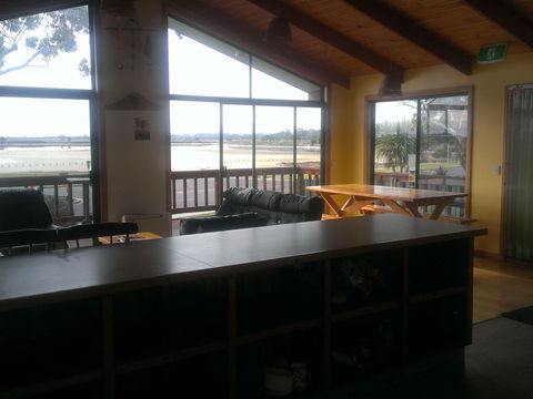 Bridport Seaside Lodge - Lightning Ridge Tourism 6