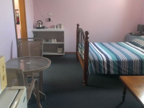Bridport Seaside Lodge - Lightning Ridge Tourism 7