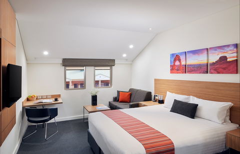 Country Comfort Perth - Lightning Ridge Tourism 1