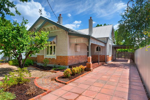 Crisp Street Cottage - Lightning Ridge Tourism 0