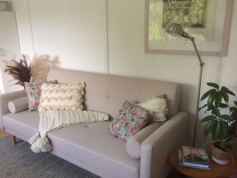 Franklin Accommodation - Lightning Ridge Tourism 0