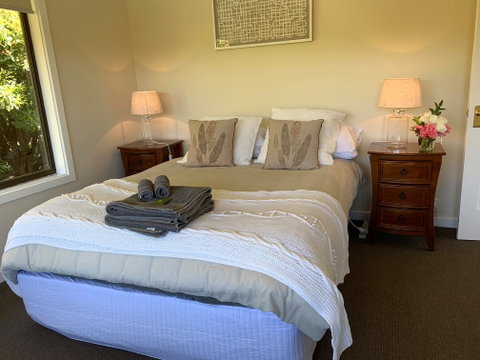 Hahndorf Luxury Lodge - Lightning Ridge Tourism 1