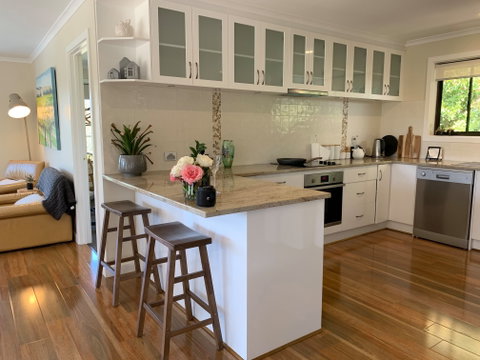Hahndorf Luxury Lodge - Lightning Ridge Tourism 2