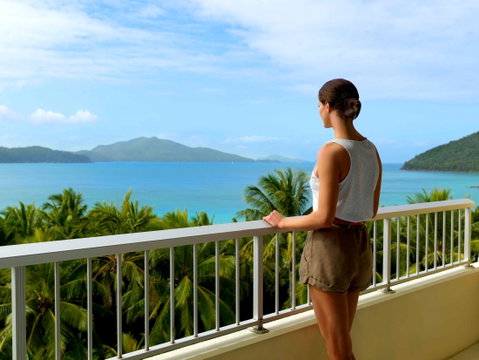 Hamilton Island Reef View Hotel - Lightning Ridge Tourism 0