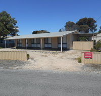 Hardwicke Beach House - Lightning Ridge Tourism