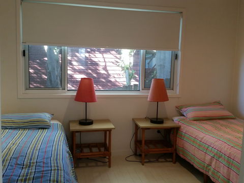 Headlands Beach House - Lightning Ridge Tourism 3