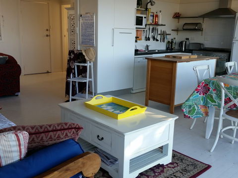 Headlands Beach House - Lightning Ridge Tourism 6