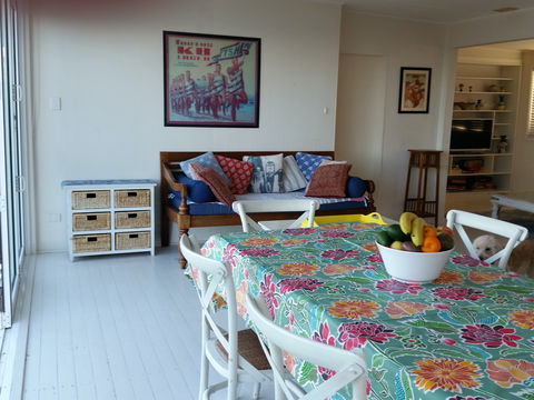 Headlands Beach House - Lightning Ridge Tourism 7