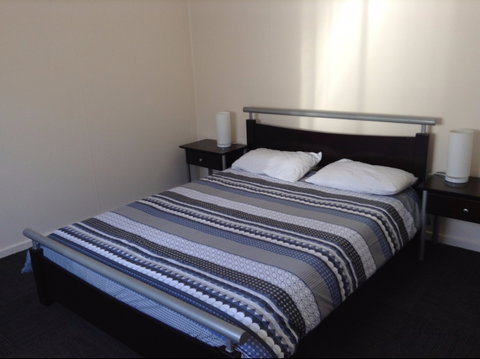 Hurtles - Lightning Ridge Tourism 2