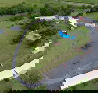 Jacaranda Motor Lodge and Moos Restaurant - Lightning Ridge Tourism