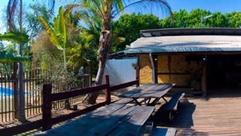 Lazy Lizard Caravan Park - Lightning Ridge Tourism 0