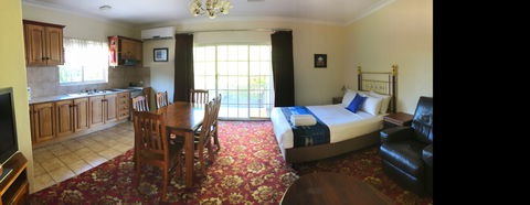 Meramie Motor Inn - Lightning Ridge Tourism 2
