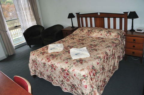 Miranda Lodge - Lightning Ridge Tourism 0