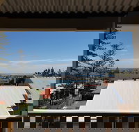 Newcastle Short Stay Apartments - Vista Apartment - Lightning Ridge Tourism