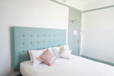 Oasis On Beamish Hotel - Lightning Ridge Tourism 7