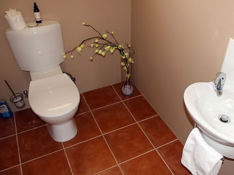Outlook BnB - Lightning Ridge Tourism 9