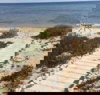 Sittin on the Beach - Lightning Ridge Tourism