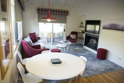 The Sebel Pinnacle Valley Resort - Lightning Ridge Tourism 1