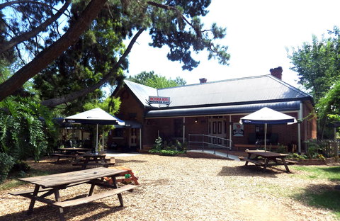 Victoria Hotel: Moonan Flat - Lightning Ridge Tourism 3