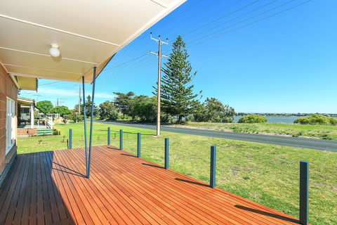 25 Captain Sturt Parade - Hindmarsh Island - Lightning Ridge Tourism 0