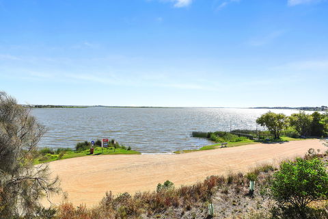 25 Captain Sturt Parade - Hindmarsh Island - Lightning Ridge Tourism 1