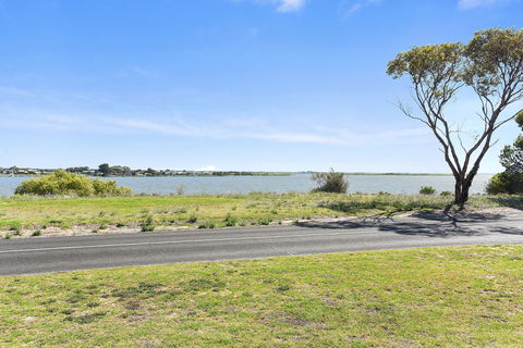 25 Captain Sturt Parade - Hindmarsh Island - Lightning Ridge Tourism 2