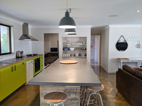 Aloha - Lightning Ridge Tourism 2