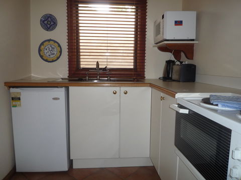 Apartments On-The-Park: Studio 35 - Lightning Ridge Tourism 2