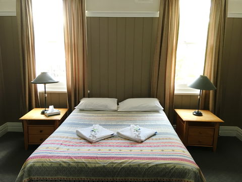 Apsley Arms Hotel - Lightning Ridge Tourism 1