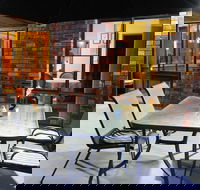 Bed and Breakfast at Kiama - Lightning Ridge Tourism