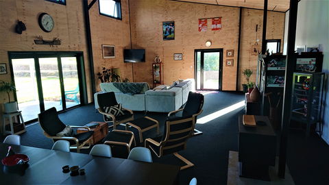 Bed In A Shed Tasmania - Lightning Ridge Tourism 1