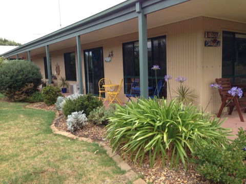 Bells By The Beach - Lightning Ridge Tourism 0