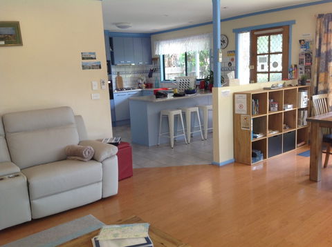 Bells By The Beach - Lightning Ridge Tourism 2