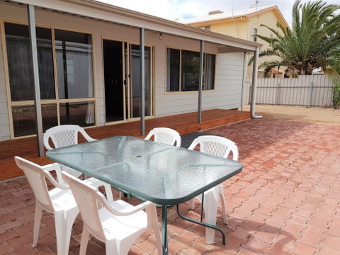 Cactus Hill - Lightning Ridge Tourism 1
