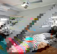 Cairns Student Lodge - Lightning Ridge Tourism