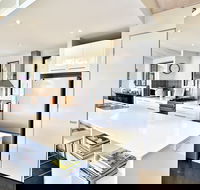 Cherrywoood - Lightning Ridge Tourism