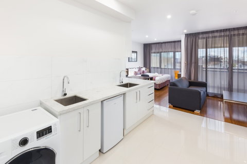 City Edge Dandenong Apartment Hotel - Lightning Ridge Tourism 2