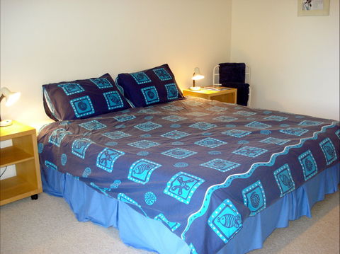 Dolphin Cove Apartment - Lightning Ridge Tourism 1