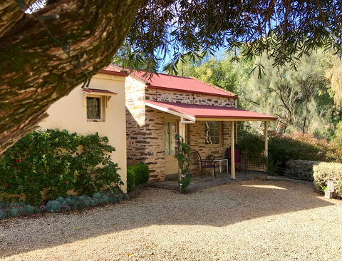 Gasworks Cottages Strathalbyn - Lightning Ridge Tourism 0
