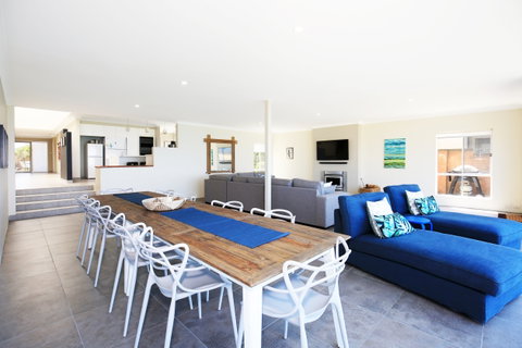 Neptune  Absolute Beachfront - Lightning Ridge Tourism 2