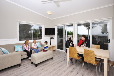 NRMA Portland Bay Holiday Park - Lightning Ridge Tourism 2