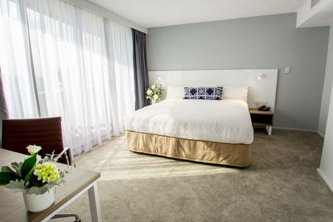 Pacific Hotel Brisbane - Lightning Ridge Tourism 1