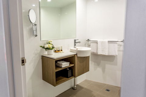 Pacific Hotel Brisbane - Lightning Ridge Tourism 2
