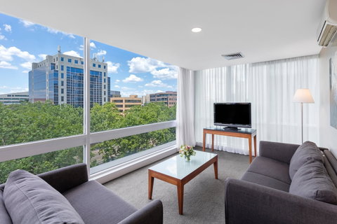 Park Regis Griffin Suites - Lightning Ridge Tourism 0