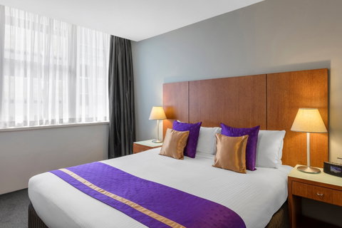 Park Regis Griffin Suites - Lightning Ridge Tourism 1