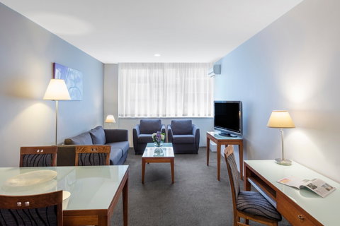 Park Regis Griffin Suites - Lightning Ridge Tourism 2
