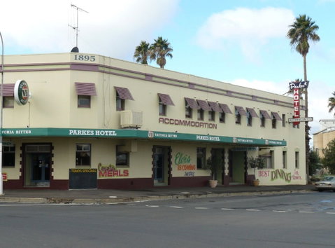 Parkes Hotel - Lightning Ridge Tourism 0