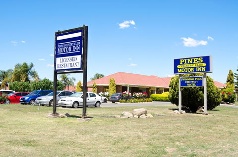 Pines Country Club Motor Inn - Lightning Ridge Tourism 0